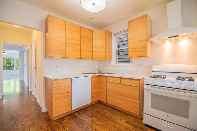 Photo - 2102 N Springfield Ave Unit 1