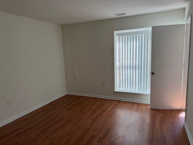 Photo - Charming 1 Bed 1 Bath Condo In Convenient Heatherlea