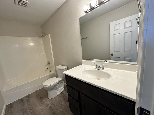 Photo - 707 Plankway Dr