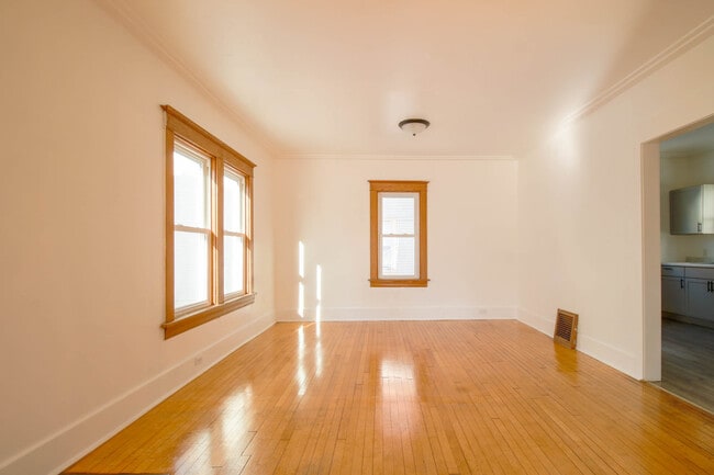 Photo - 418 W Irving Ave