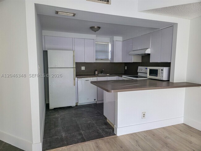 Photo - 8290 Lake Dr Unit 422