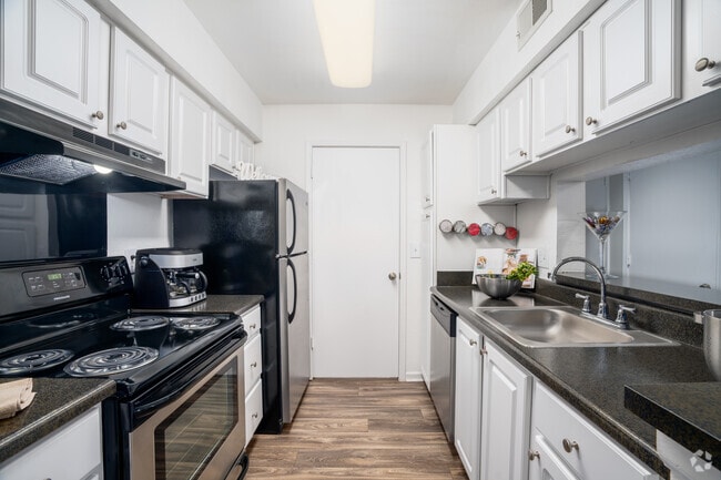 Captain 2BR, 2BA - 1,046SF - Kitchen