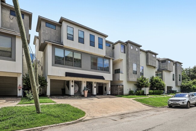 Photo - 2305 Camden Dr Unidad B