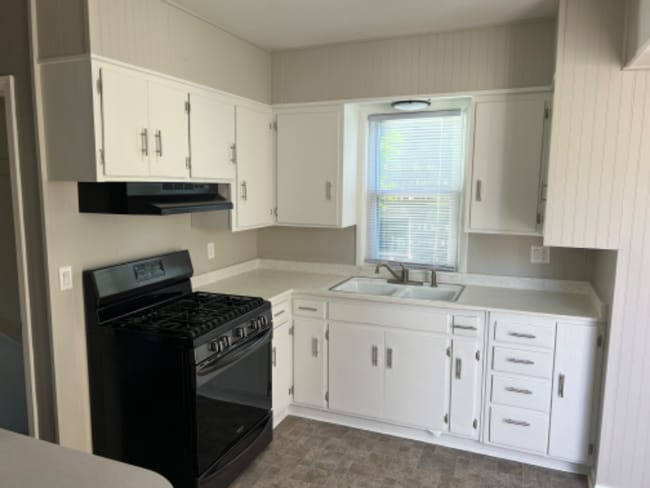 Photo - 624 7th Ave SE