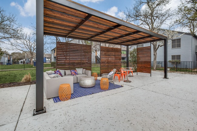 Spur Canyon Apartments