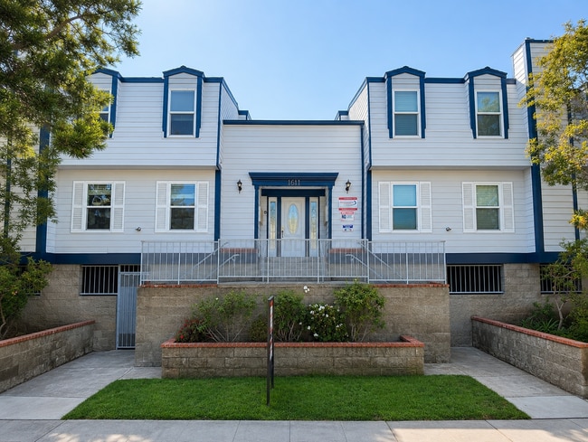Photo - 1611 S Bundy Dr