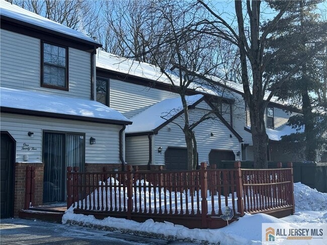 Building Photo - 123 Aspen Dr