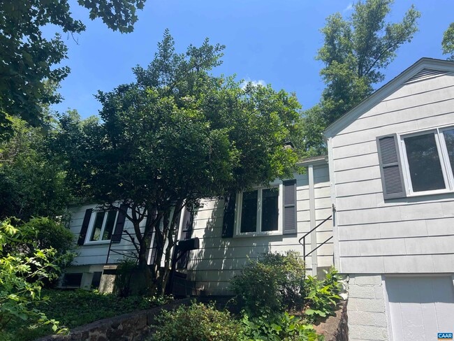 Photo - 1429 Gentry Ln