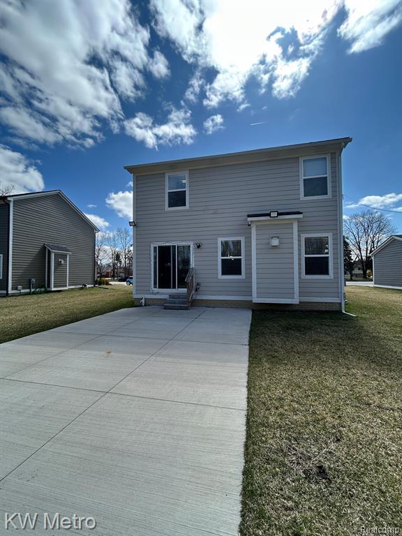 2323 E Maple Rd
