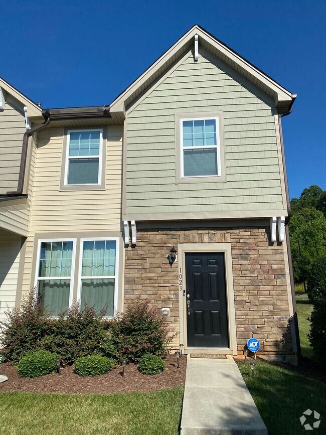 Building Photo - Macintosh on the Lake / W. Burlington Rental