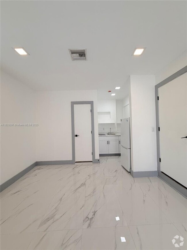 Building Photo - 4536 SW 142nd Pl Unit #1 Rental