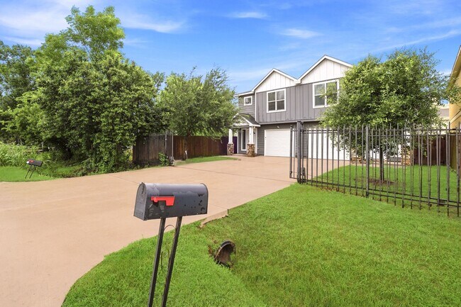 Photo - 8206 Bassett St Unit A