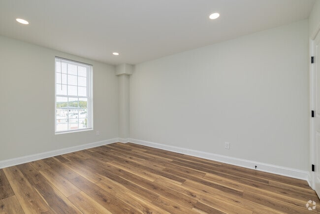 2BR, 1BA - 997SF - Primary Bedroom - 112 Washington Ave