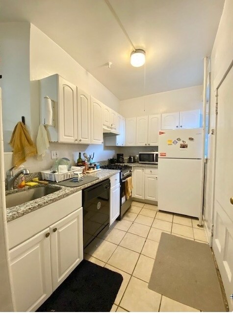 Building Photo - 322 Saint Paul St Unit 1