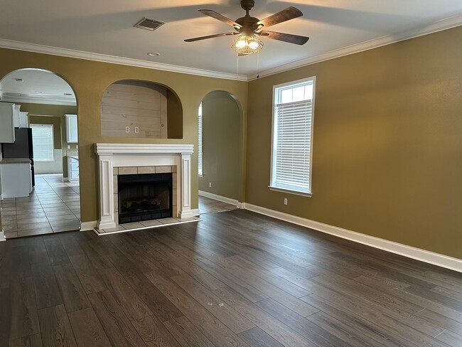 Photo - Charming and spacious home for rent in Lee...