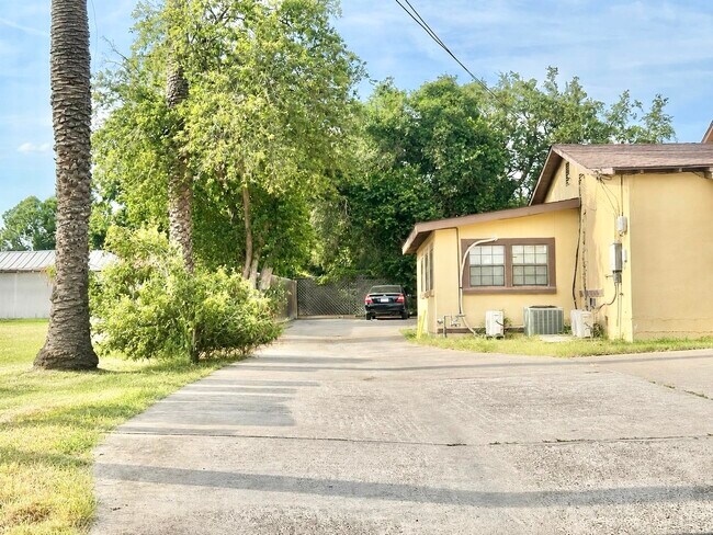 Photo - 1304 Rosario St Unit 4
