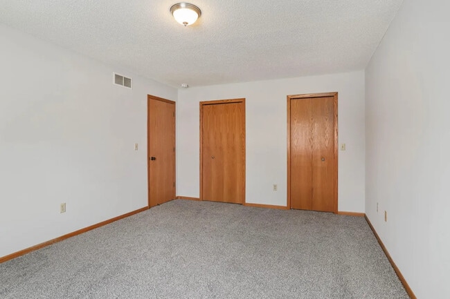 Photo - 9936 Fillmore St NE