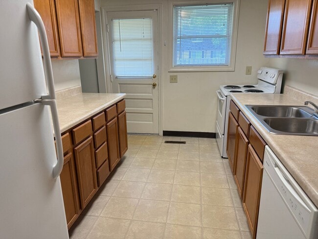 Photo - Charming 3BR 1 BA Home with Renovated Kitchen & In-unit Laundry in Worthington