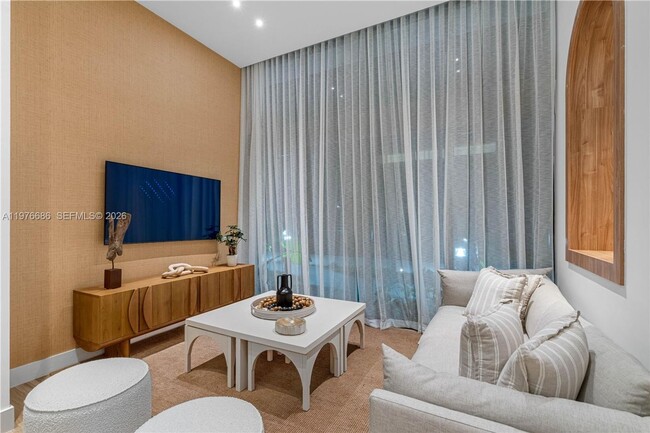 Photo - 16395 Biscayne Blvd