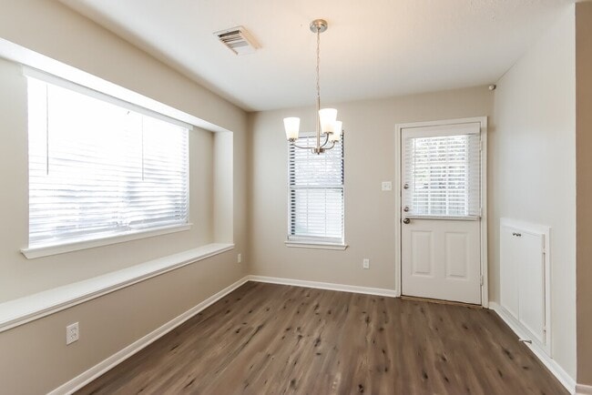 Photo - 906 Wisdom Dr