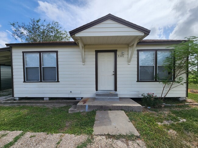 Building Photo - 2901 Frederick Dr
