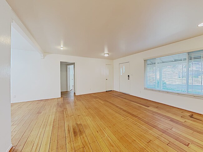 Photo - 6324 Oakcreek Way