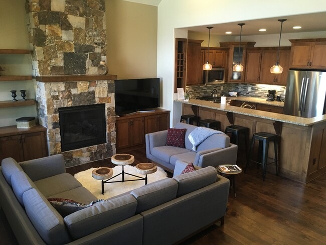 Building Photo - 635 Clermont Cir