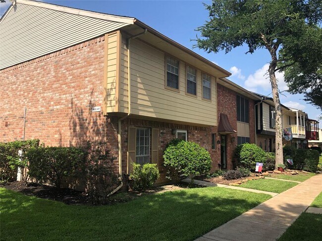 Photo - 14684 Perthshire Rd Condo Unit F