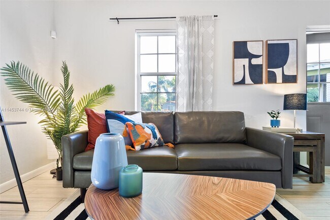 Photo - 201 NE 16th Ct