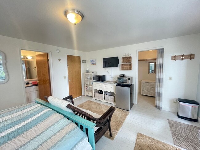 Photo - Fully Furnished Studio with Ocean Views!