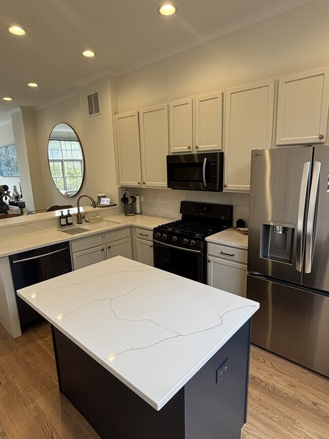 Photo - 854 N Ogden Ave