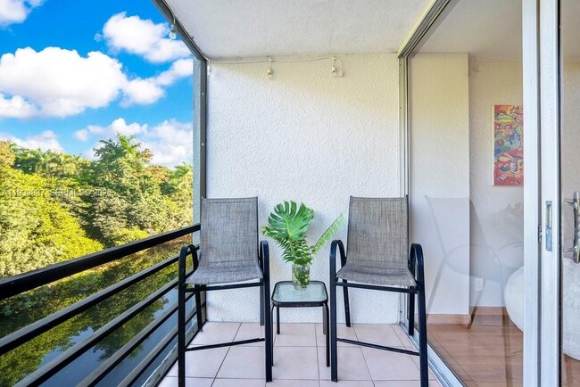 Photo - 105 Royal Pk Dr Unidad 3B