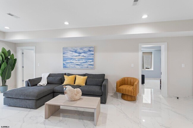 5311 Atlantic Ave Unit 303