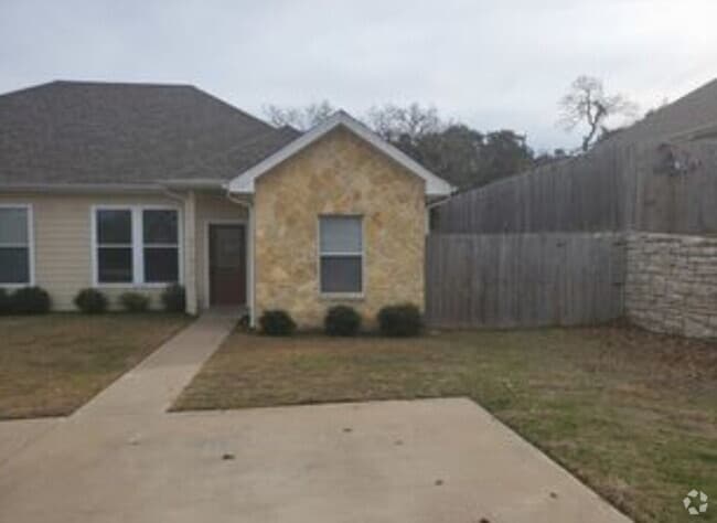 Building Photo - "Spacious 3-Bedroom Duplex Retreat in Gran... Unit 1 Rental