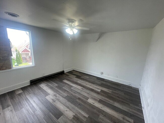 Building Photo - 4661 N 38th St Unit 4661A Upper