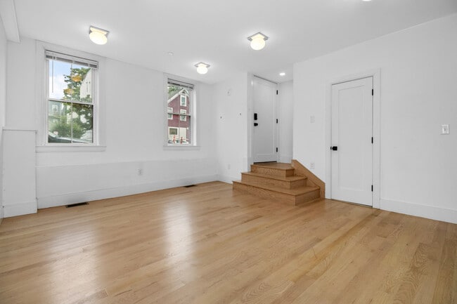 Building Photo - 88 Chelsea St Unit 86 Chelsea Street