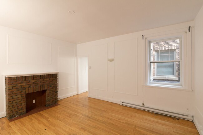 Building Photo - 2100 Rue du Fort Unit 402