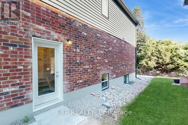 Photo - 967 Wright Dr