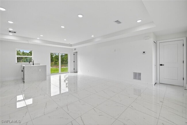 Photo - 1108 Eauclaire St E