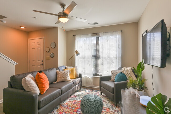 3BR, 3BA - Townhouse