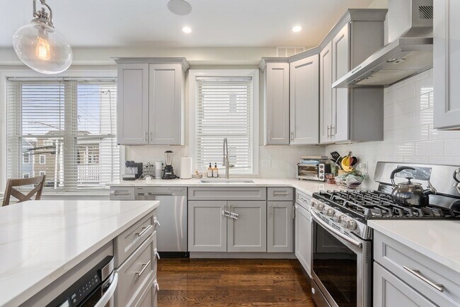 Photo - 884 Adams St Unit #3