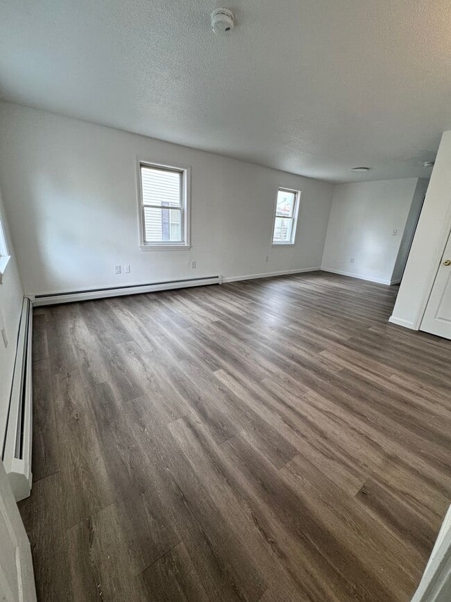 Building Photo - 17 Basset Street-Unit A Unit A