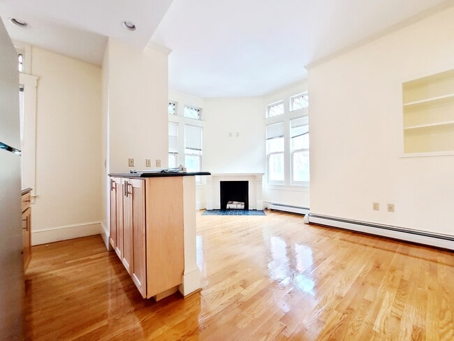 Building Photo - 197 Commonwealth Ave Unit 1 Rental