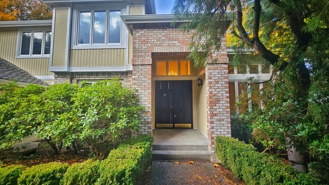 Photo - Beautiful 4 Bed 2.5 Bath  3190 sq ft Home ...