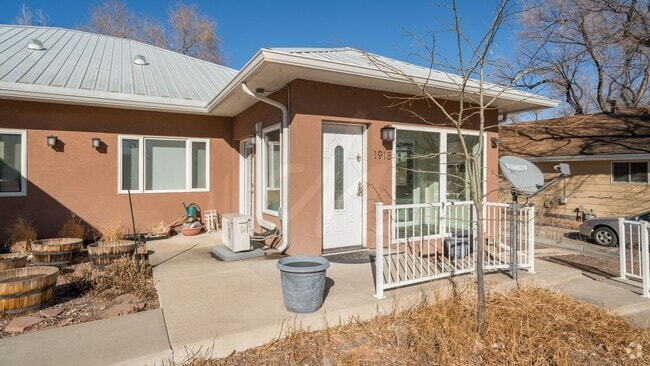 Building Photo - West Side Charmer in Old Colorado City Rental