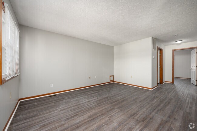 2BR, 1BA - 781SF - Living Room