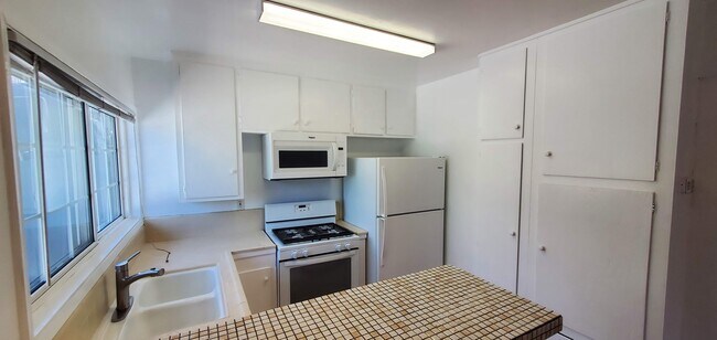 3822 Ocean Dr Unit 3822OCEANDR.MANHATTAN