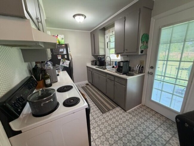 Photo - 3 Bedroom 2 Bath Ranch Home Near Haywood Road and Woodruff Road