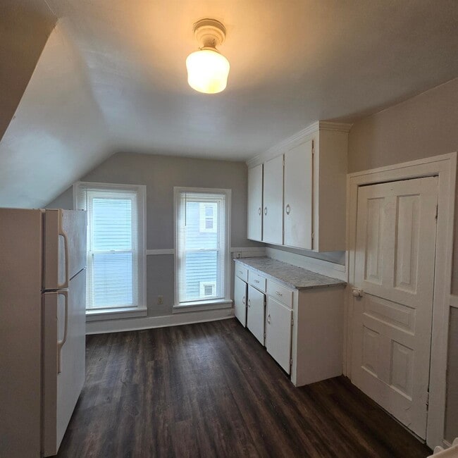 919 Davis Ave NW