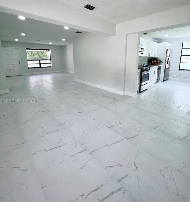 Photo - 931 NW 35th Ave